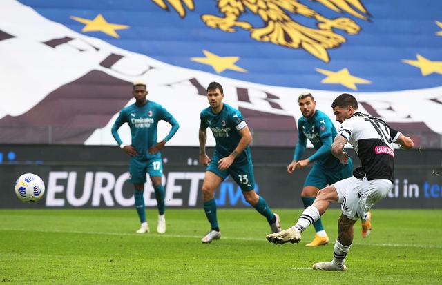 邓加：巴西球员和欧洲球员是不一样的，他们总想上场踢球（邓加：巴西球员有别于欧洲球员，人人都渴望出场）