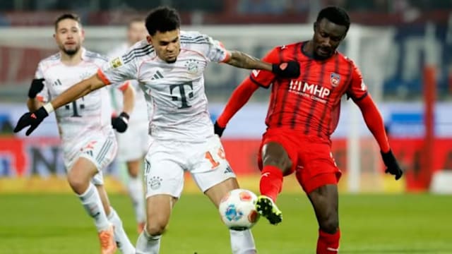 劳塔罗飞铲罗伯逊染黄，国米战利物浦上半场13分钟现争议（国米vs利物浦上半场第13分钟爆争议：劳塔罗飞铲罗伯逊被黄牌警告）