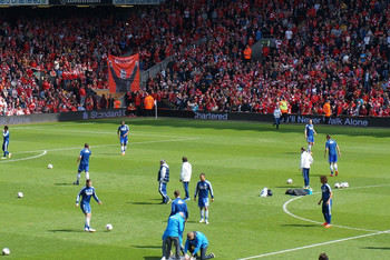 北京时间12月10日晚18：00，亚冠精英联赛东亚区小组赛将迎来一场决定出线命运的关键对决。（亚冠精英联赛东亚区小组赛生死战将于北京时间12月10日18：00打响）