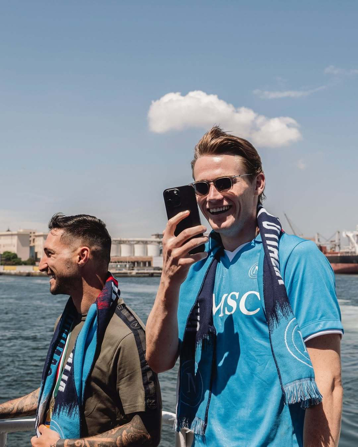 维尼修斯：友谊赛能帮巴西积累经验；我们都很喜欢和安帅共事（维尼修斯称热身赛助巴西增长阅历：全队都乐于与安帅共事）